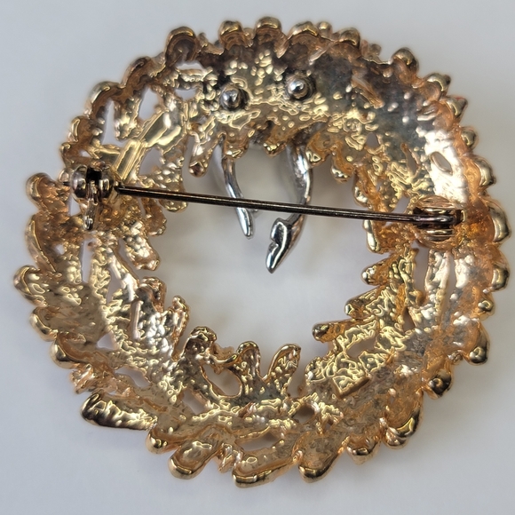 Christmas Brooch Lot Includes Tree, Wreath, Teddy Bear Santa Hat and Bells - Picture 9 of 14